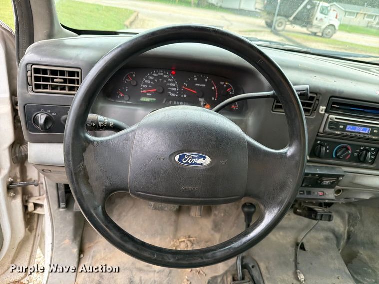 image for item EX4612 2002 Ford F550 bucket truck