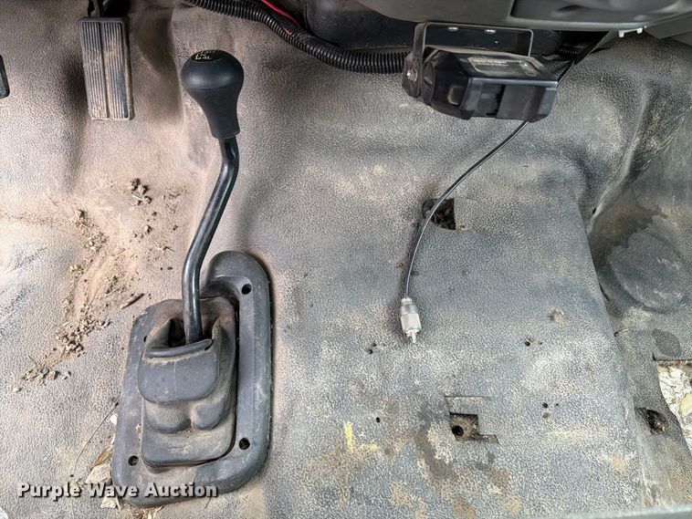 image for item EX4612 2002 Ford F550 bucket truck
