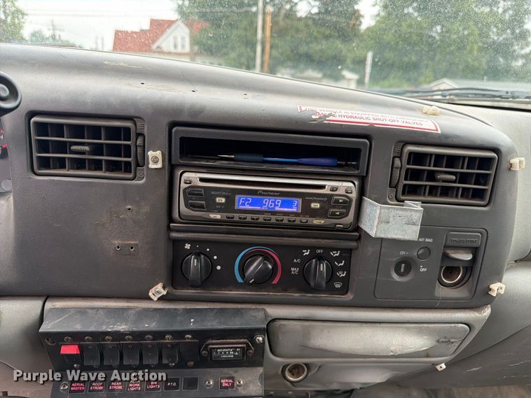 image for item EX4612 2002 Ford F550 bucket truck