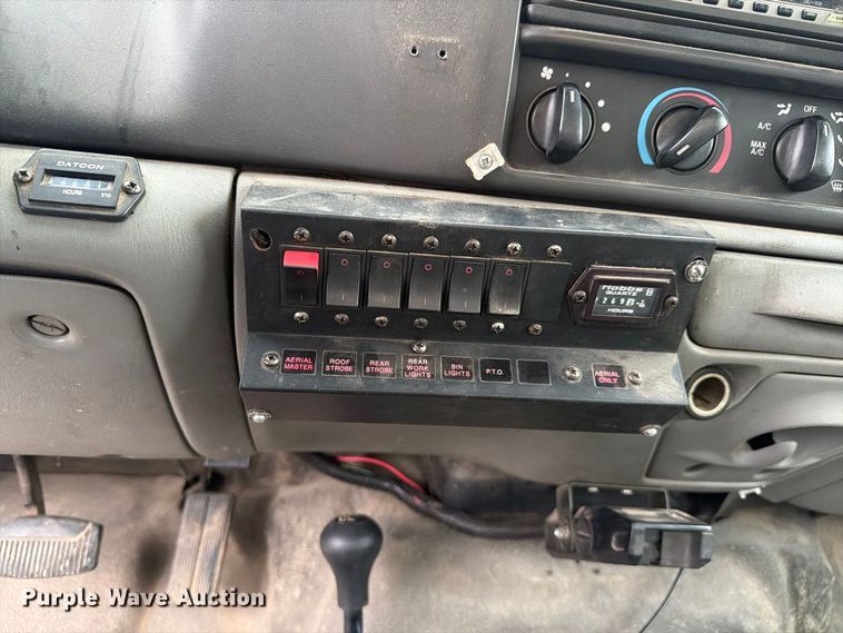 image for item EX4612 2002 Ford F550 bucket truck