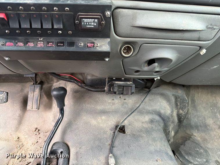 image for item EX4612 2002 Ford F550 bucket truck