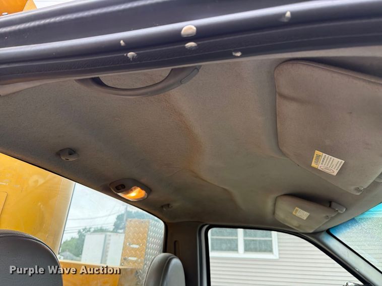 image for item EX4612 2002 Ford F550 bucket truck