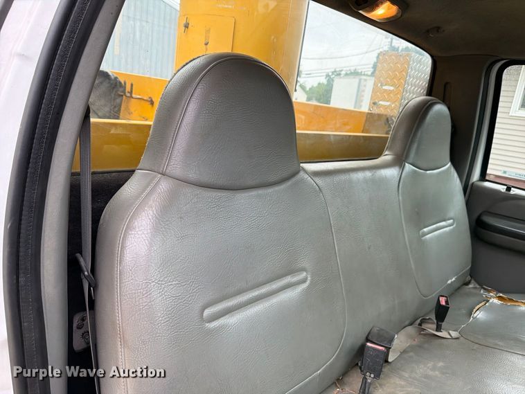 image for item EX4612 2002 Ford F550 bucket truck