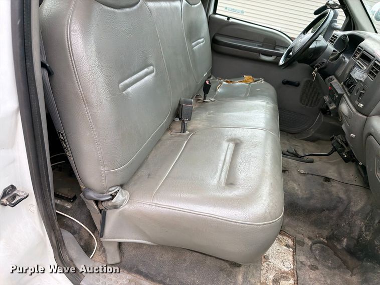 image for item EX4612 2002 Ford F550 bucket truck