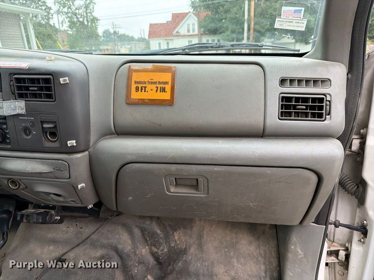 image for item EX4612 2002 Ford F550 bucket truck