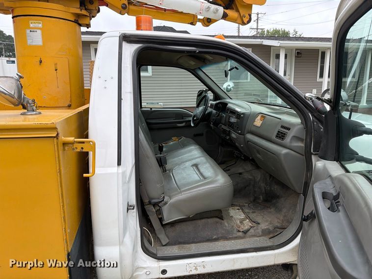 image for item EX4612 2002 Ford F550 bucket truck