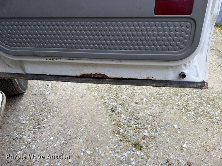 image for item EX4612 2002 Ford F550 bucket truck