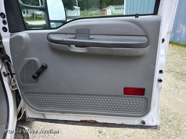 image for item EX4612 2002 Ford F550 bucket truck