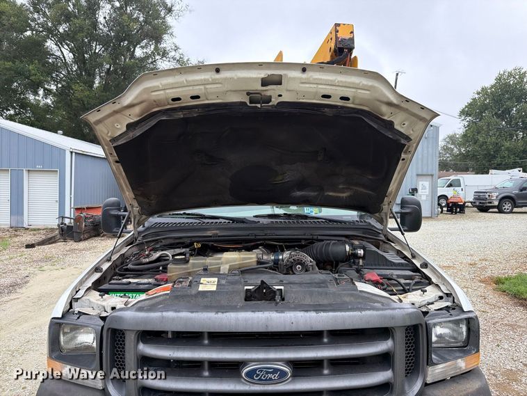 image for item EX4612 2002 Ford F550 bucket truck