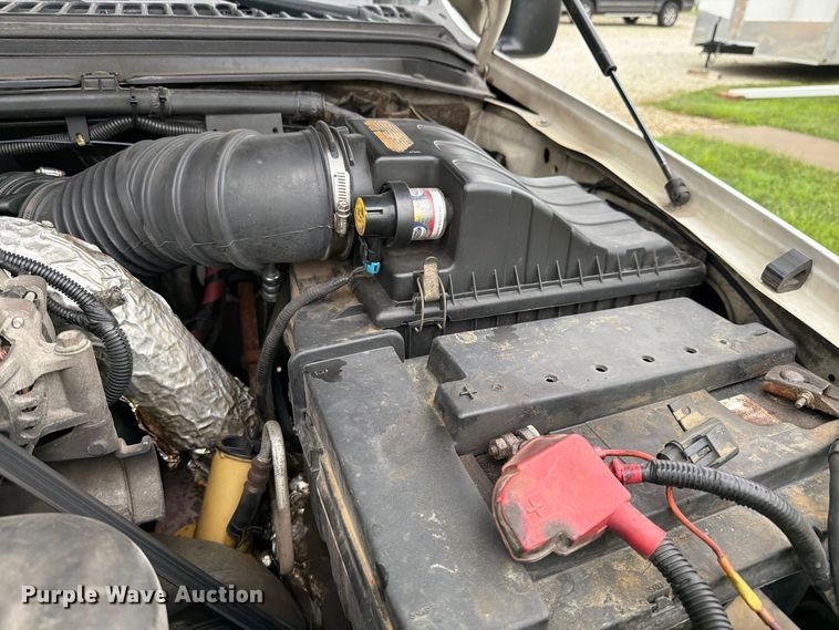 image for item EX4612 2002 Ford F550 bucket truck