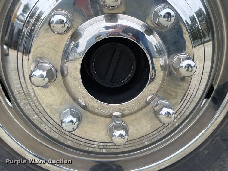 image for item EX4612 2002 Ford F550 bucket truck