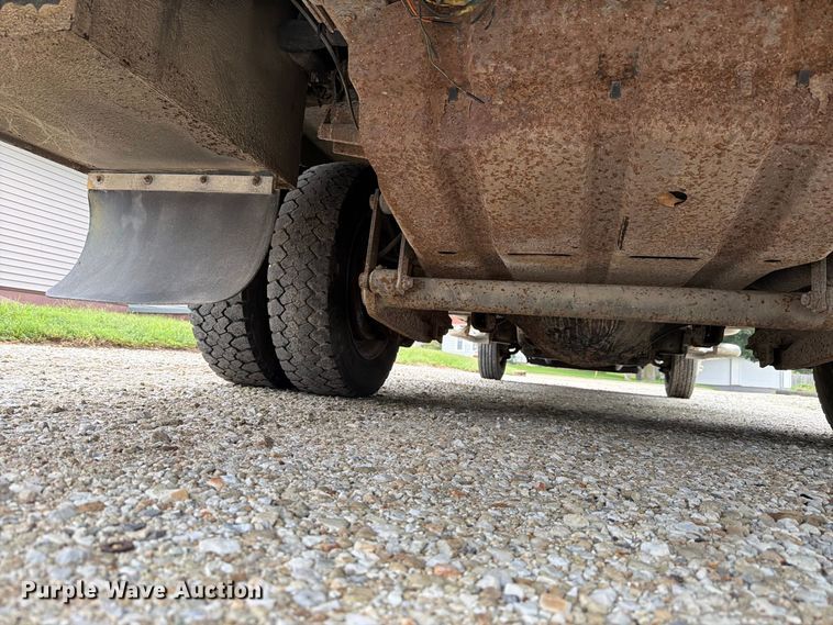 image for item EX4612 2002 Ford F550 bucket truck