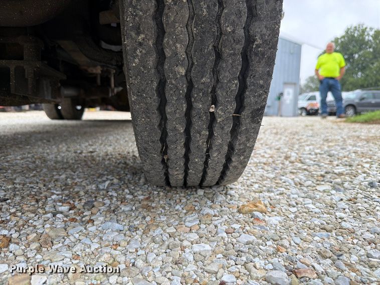 image for item EX4612 2002 Ford F550 bucket truck