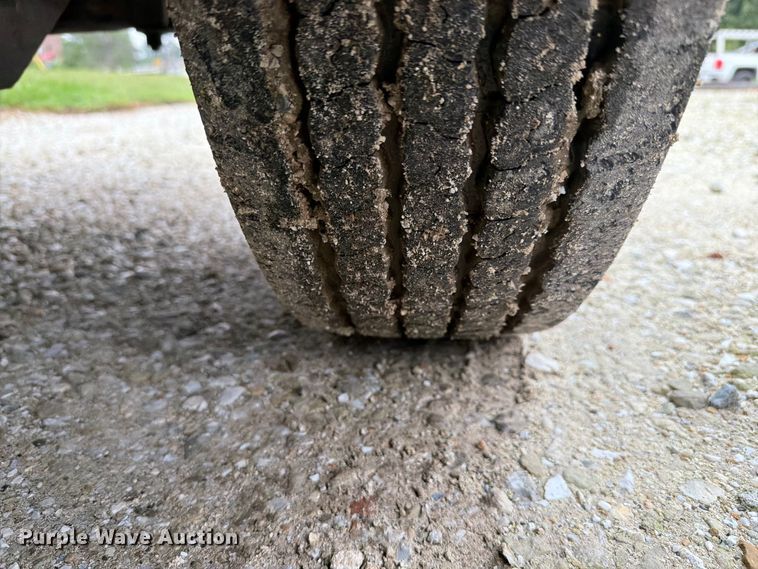 image for item EX4612 2002 Ford F550 bucket truck