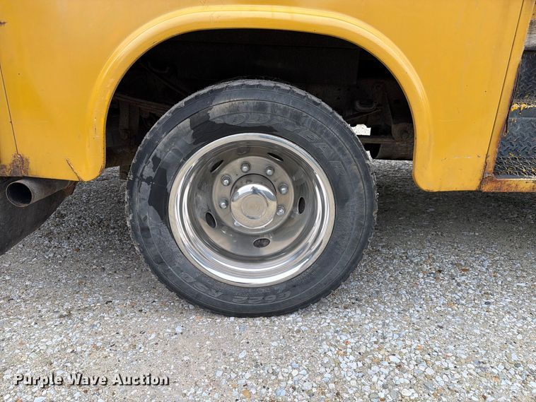 image for item EX4612 2002 Ford F550 bucket truck
