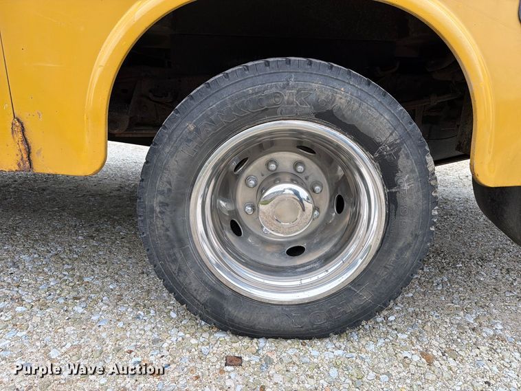 image for item EX4612 2002 Ford F550 bucket truck