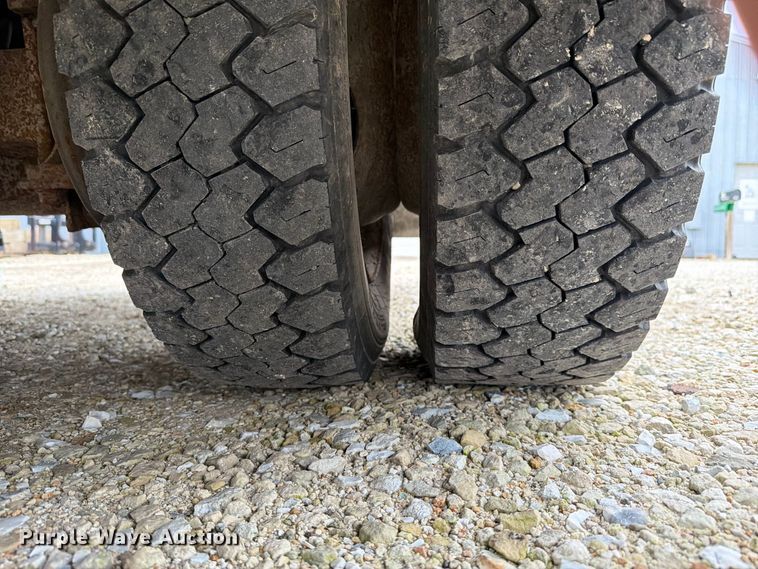 image for item EX4612 2002 Ford F550 bucket truck
