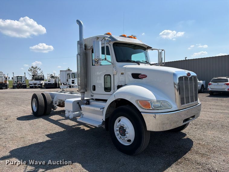 image for item FB5183 2014 Peterbilt 337 truck