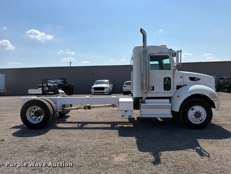 image for item FB5183 2014 Peterbilt 337 truck