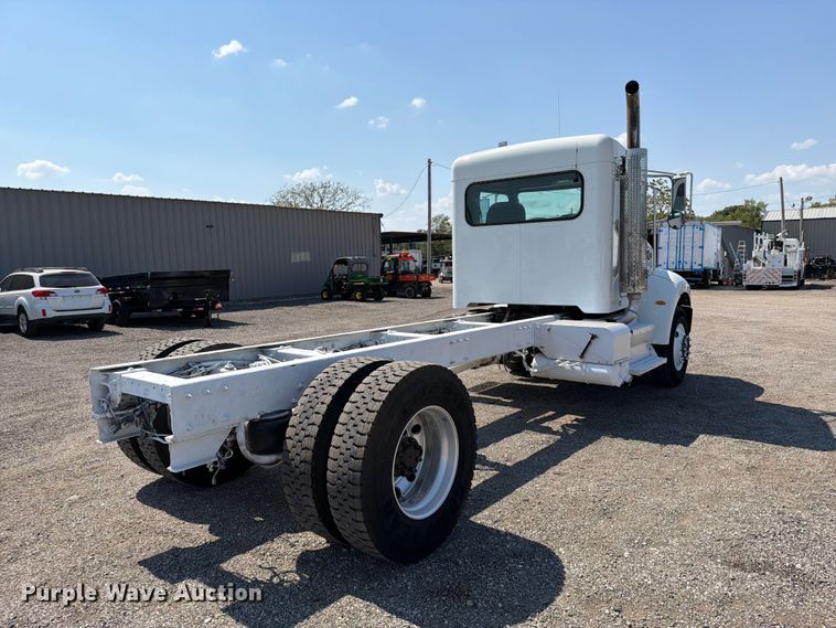 image for item FB5183 2014 Peterbilt 337 truck
