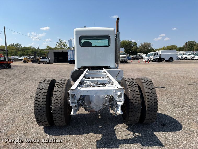 image for item FB5183 2014 Peterbilt 337 truck
