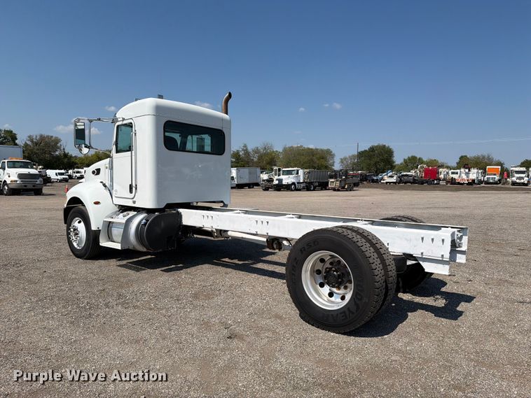image for item FB5183 2014 Peterbilt 337 truck