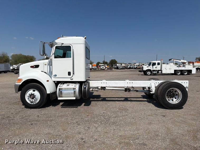 image for item FB5183 2014 Peterbilt 337 truck
