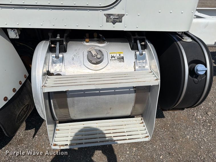 image for item FB5183 2014 Peterbilt 337 truck