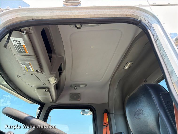 image for item FB5183 2014 Peterbilt 337 truck