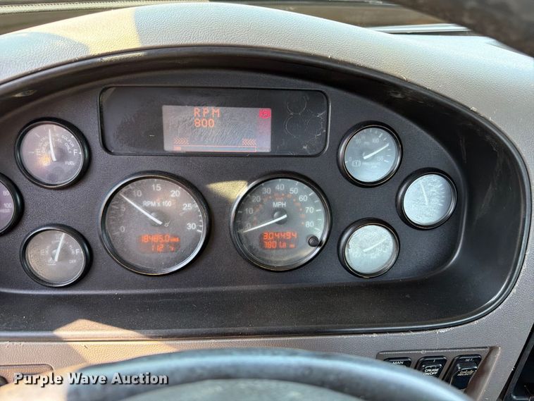 image for item FB5183 2014 Peterbilt 337 truck