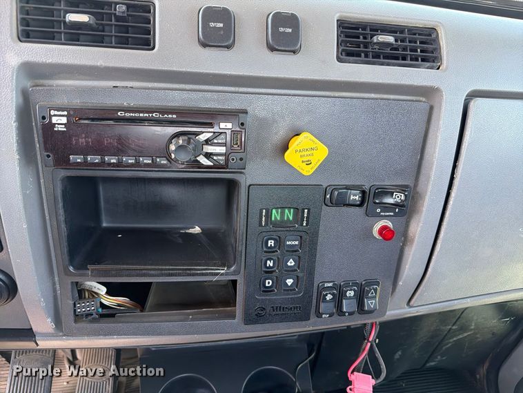 image for item FB5183 2014 Peterbilt 337 truck