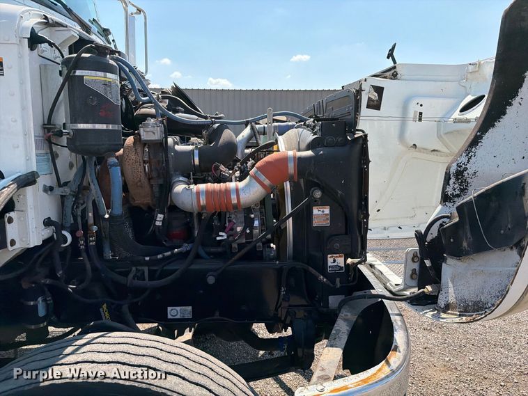 image for item FB5183 2014 Peterbilt 337 truck