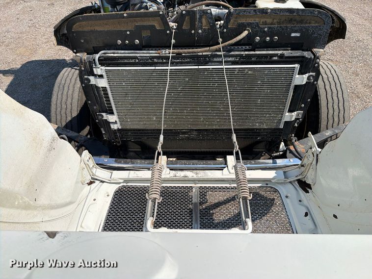 image for item FB5183 2014 Peterbilt 337 truck