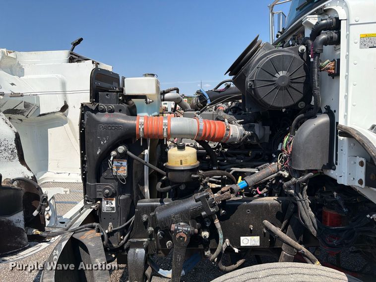 image for item FB5183 2014 Peterbilt 337 truck
