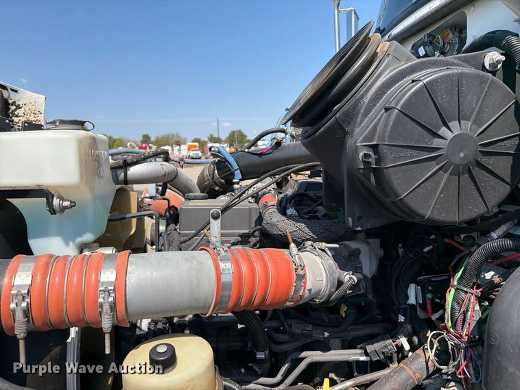 image for item FB5183 2014 Peterbilt 337 truck