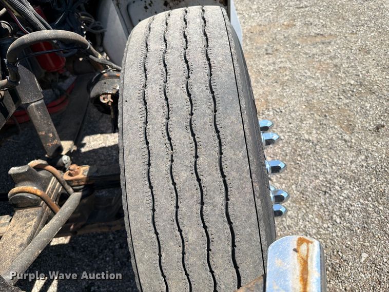 image for item FB5183 2014 Peterbilt 337 truck