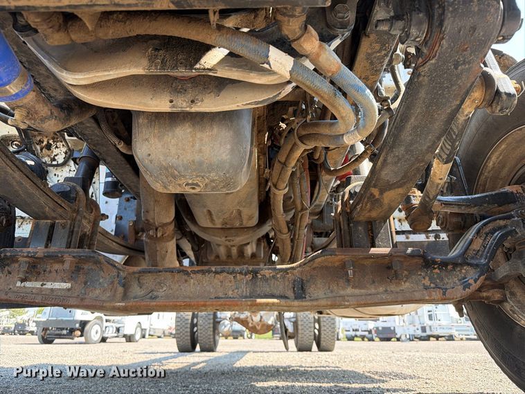 image for item FB5183 2014 Peterbilt 337 truck