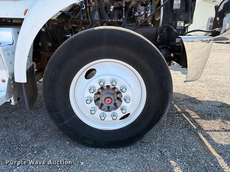 image for item FB5183 2014 Peterbilt 337 truck