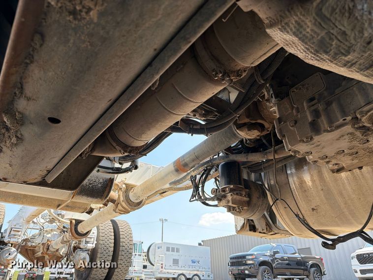 image for item FB5183 2014 Peterbilt 337 truck