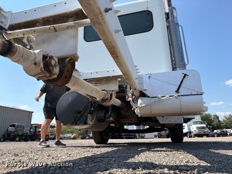 image for item FB5183 2014 Peterbilt 337 truck