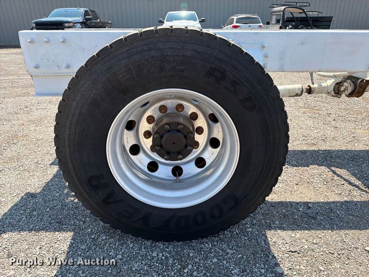 image for item FB5183 2014 Peterbilt 337 truck