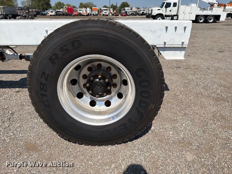 image for item FB5183 2014 Peterbilt 337 truck