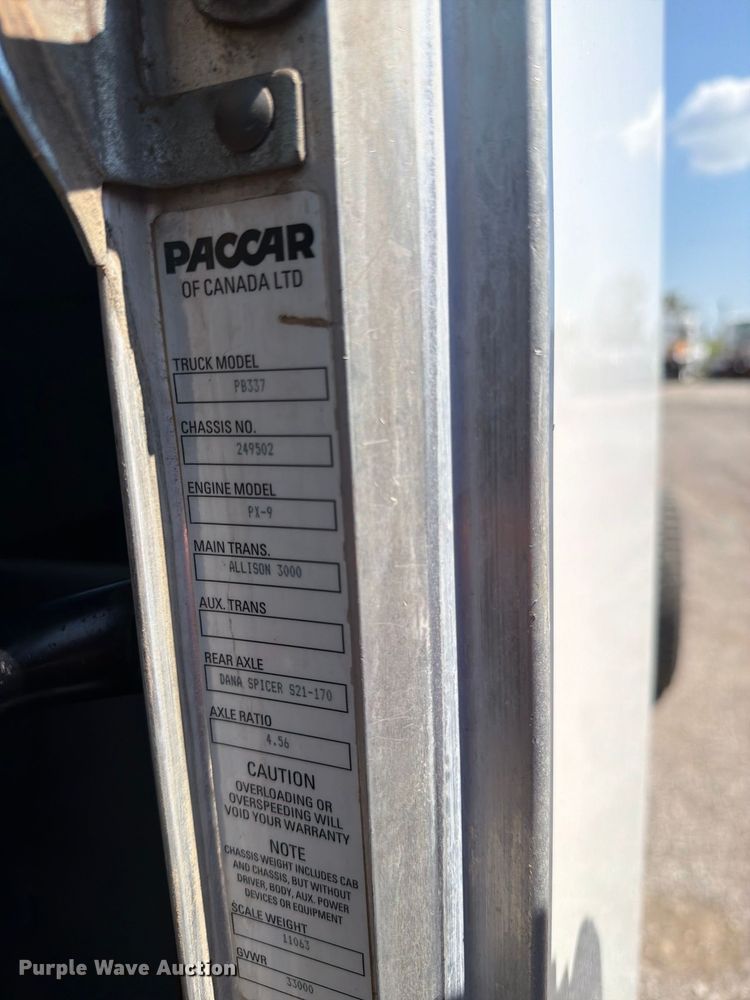 image for item FB5183 2014 Peterbilt 337 truck