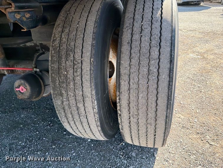 image for item FB5188 2002 Wabash dry van trailer