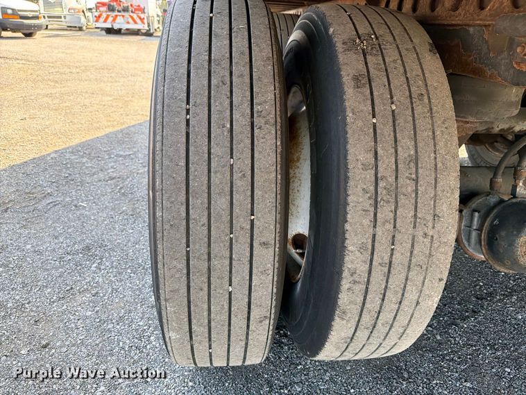 image for item FB5188 2002 Wabash dry van trailer