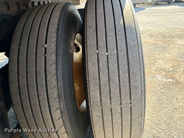 image for item FB5188 2002 Wabash dry van trailer