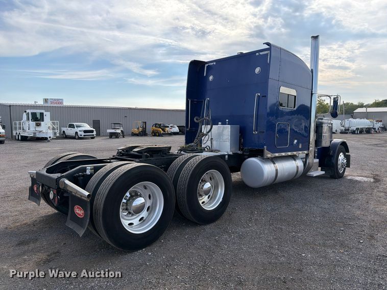 image for item FB5207 2006 Peterbilt 379 semi truck