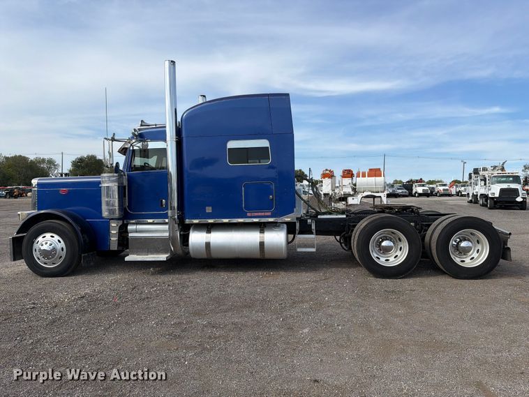 image for item FB5207 2006 Peterbilt 379 semi truck