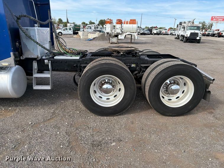 image for item FB5207 2006 Peterbilt 379 semi truck