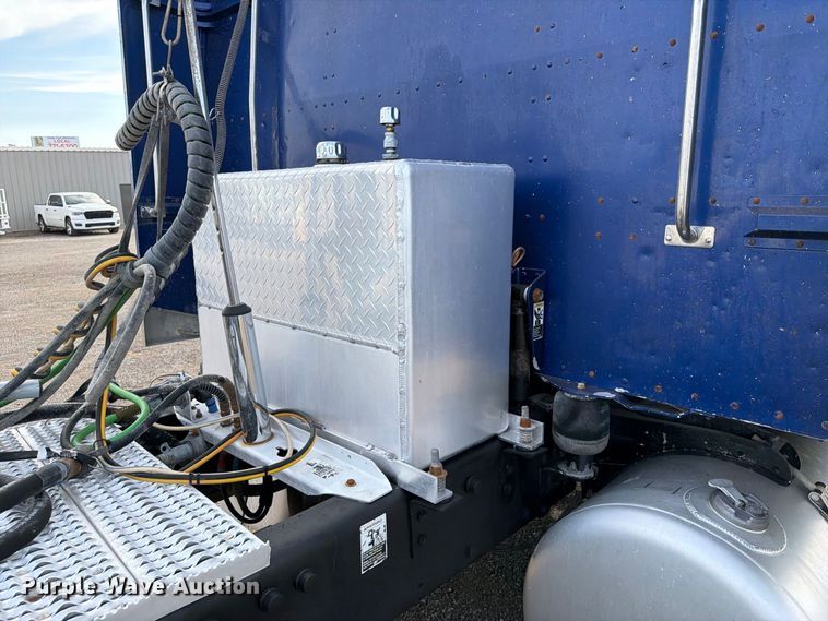 image for item FB5207 2006 Peterbilt 379 semi truck